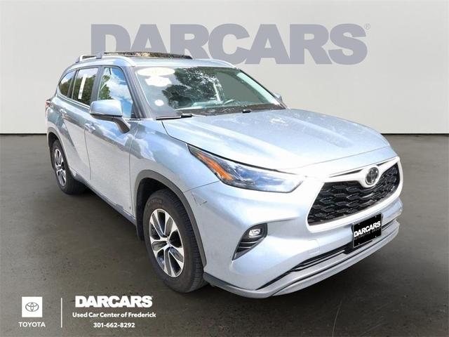 Photo of 2023 Moon Dust Toyota Highlander