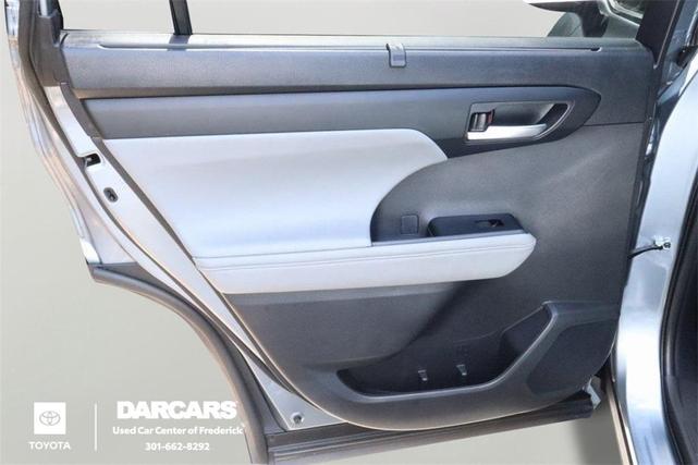 Photo of 2023 Moon Dust Toyota Highlander