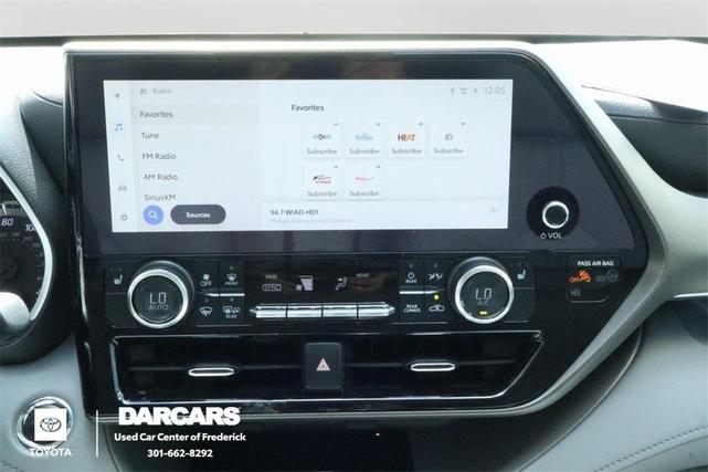 Photo of 2023 Moon Dust Toyota Highlander