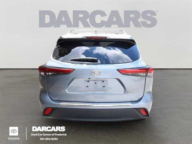 Photo of 2023 Moon Dust Toyota Highlander