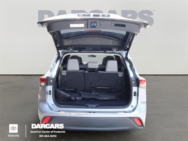Photo of 2023 Moon Dust Toyota Highlander