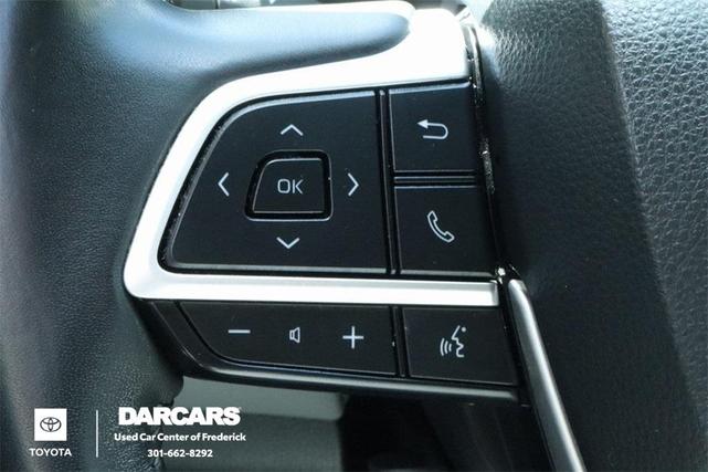 Photo of 2023 Moon Dust Toyota Highlander
