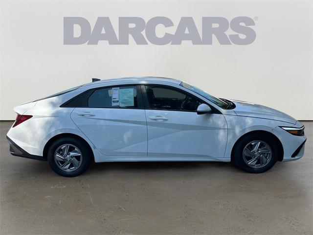 Photo of 2024 White Hyundai ELANTRA