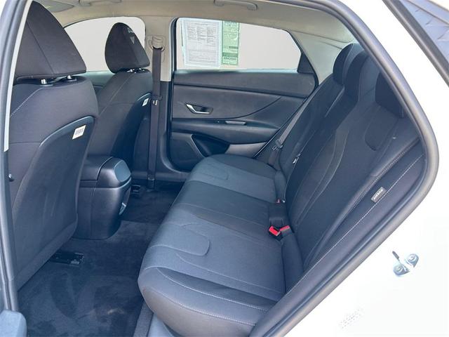Photo of 2024 White Hyundai ELANTRA