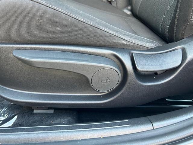 Photo of 2024 White Hyundai ELANTRA