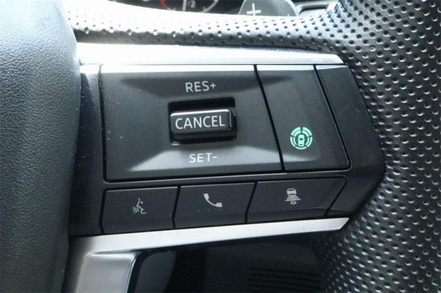 Photo of 2023 Labrador Black Pearl Mitsubishi Outlander