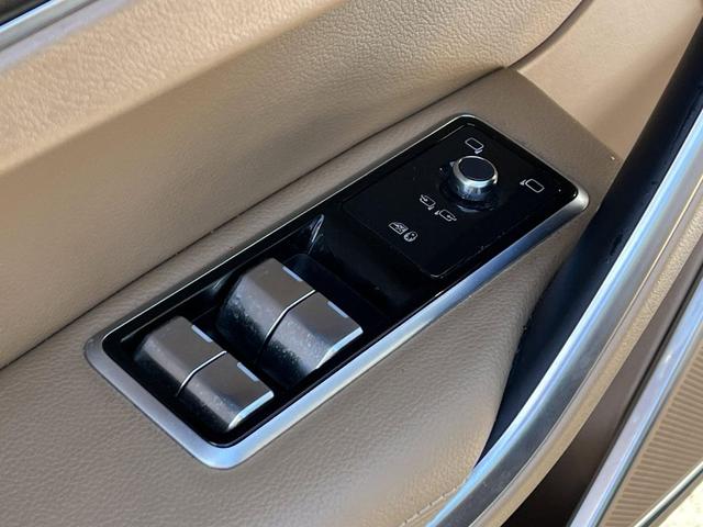 Photo of 2021 Narvik Black Jaguar F-PACE