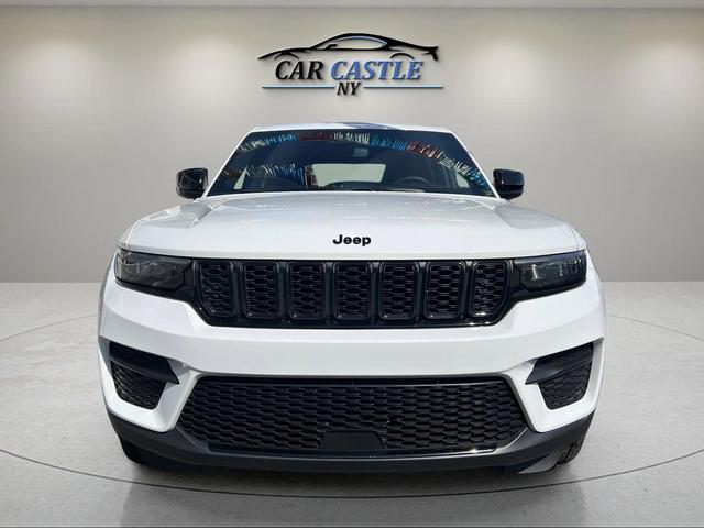 Photo of 2024 Bright White Clearcoat Jeep Grand Cherokee