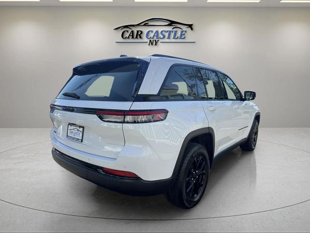 Photo of 2024 Bright White Clearcoat Jeep Grand Cherokee
