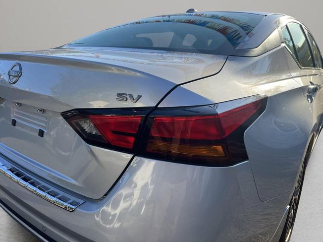 Photo of 2023 Brilliant Silver Metallic Nissan Altima