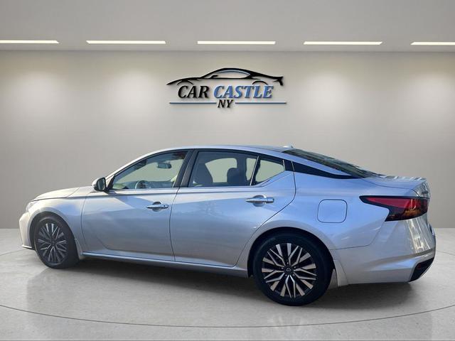 Photo of 2023 Brilliant Silver Metallic Nissan Altima