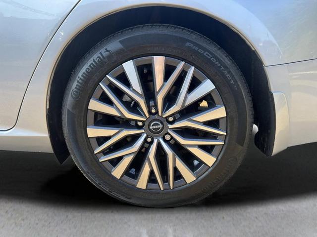 Photo of 2023 Brilliant Silver Metallic Nissan Altima