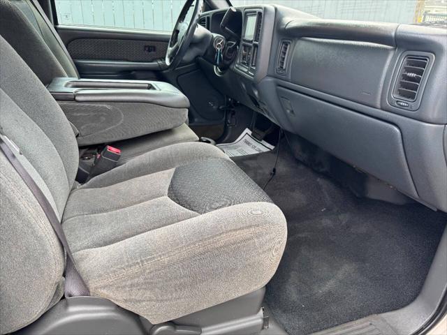 Photo of 2003 Silver Chevrolet Avalanche