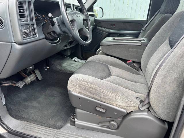 Photo of 2003 Silver Chevrolet Avalanche