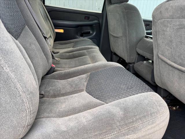 Photo of 2003 Silver Chevrolet Avalanche