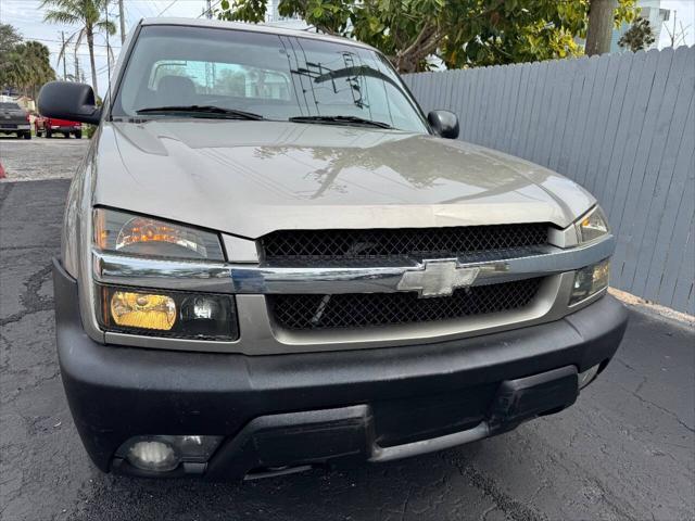 Photo of 2003 Silver Chevrolet Avalanche