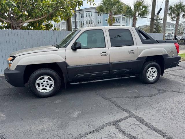 Photo of 2003 Silver Chevrolet Avalanche