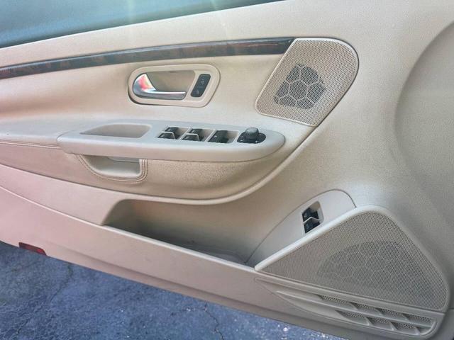 Photo of 2008 Red Volkswagen Eos