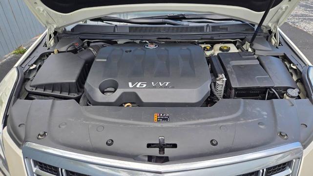 Photo of 2013 White Cadillac XTS