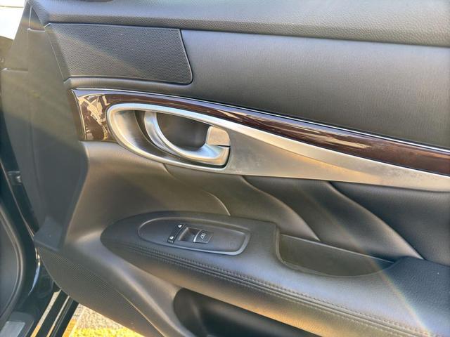 Photo of 2016 Black Obsidian INFINITI Q70L