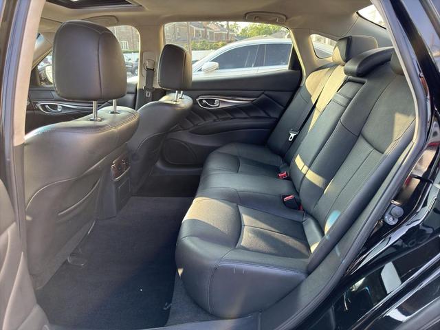 Photo of 2016 Black Obsidian INFINITI Q70L