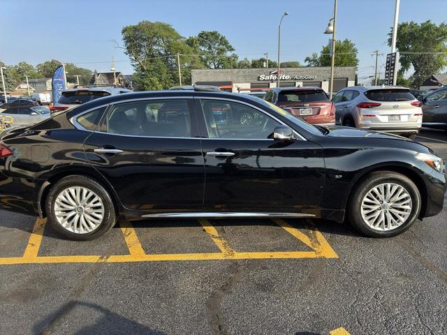 Photo of 2016 Black Obsidian INFINITI Q70L