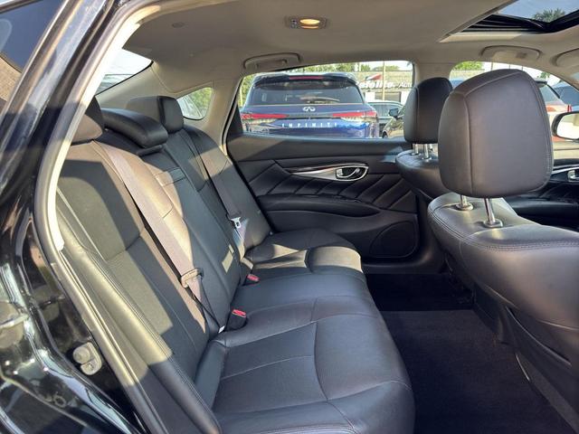 Photo of 2016 Black Obsidian INFINITI Q70L