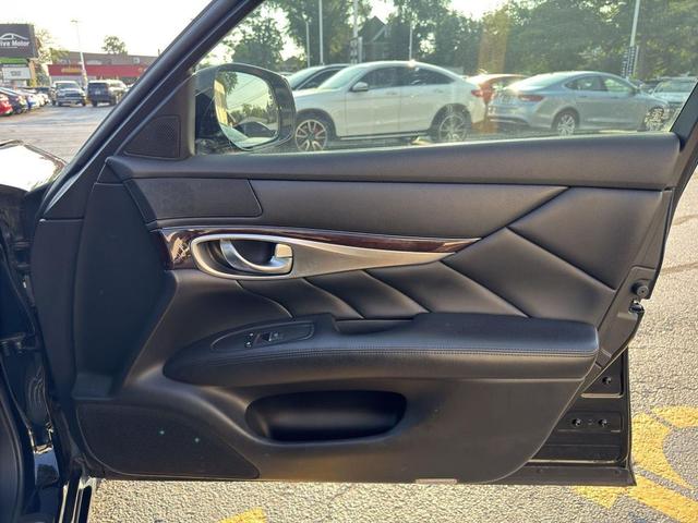 Photo of 2016 Black Obsidian INFINITI Q70L