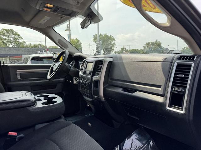 Photo of 2020 Granite Crystal Metallic Clearcoat RAM 1500 Classic