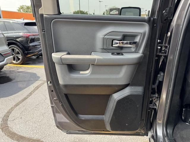 Photo of 2020 Granite Crystal Metallic Clearcoat RAM 1500 Classic