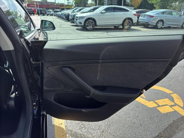 Photo of 2019 Solid Black Tesla Model 3