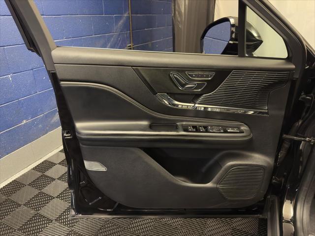 Photo of 2022 BLACK Lincoln Corsair