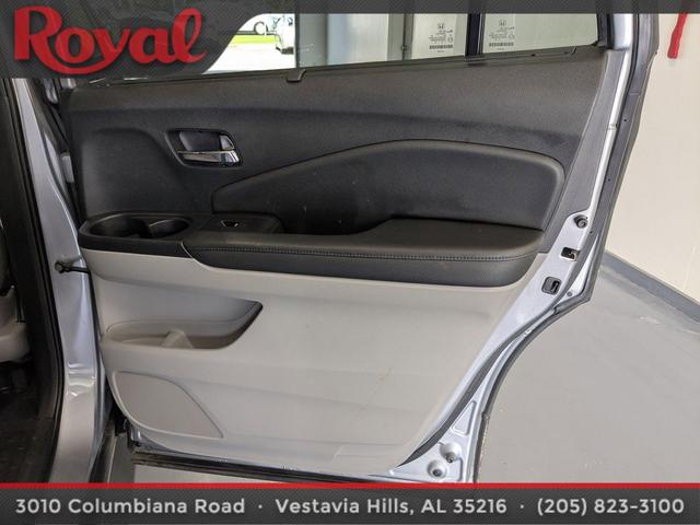 Photo of 2022 Lunar Silver Metallic Honda Pilot