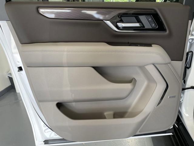 Photo of 2025 Summit White GMC Yukon XL