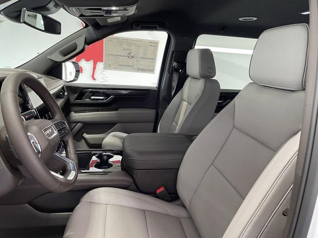 Photo of 2025 Summit White GMC Yukon XL