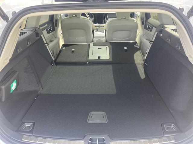 Photo of 2025 Crystal White Volvo V60 Cross Country