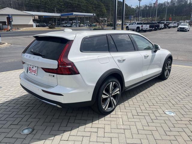Photo of 2025 Crystal White Volvo V60 Cross Country