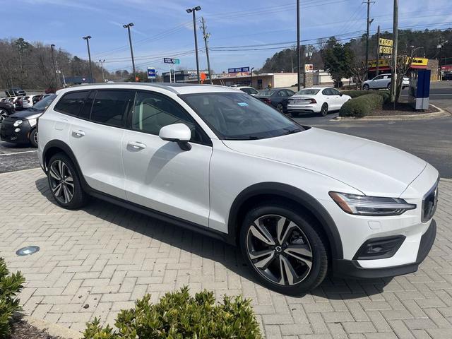 Photo of 2025 Crystal White Volvo V60 Cross Country