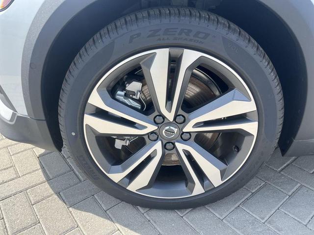 Photo of 2025 Crystal White Volvo V60 Cross Country