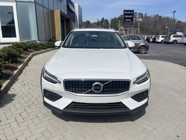 Photo of 2025 Crystal White Volvo V60 Cross Country