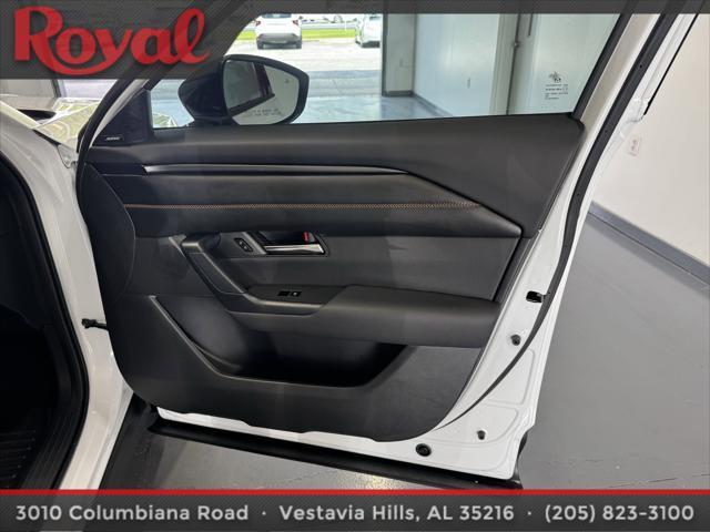 Photo of 2025 wind chill pearl Mazda CX-50