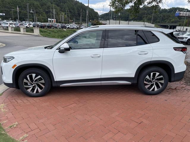 Photo of 2025 Pure White Volkswagen Tiguan