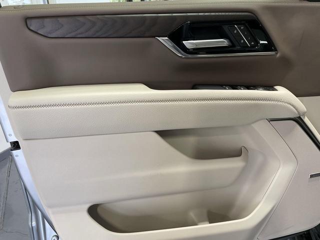 Photo of 2025 Sterling Metallic GMC Yukon XL