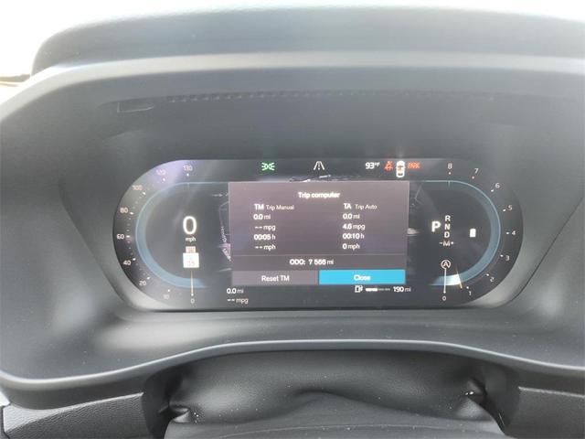 Photo of 2024 Crystal White Volvo XC40