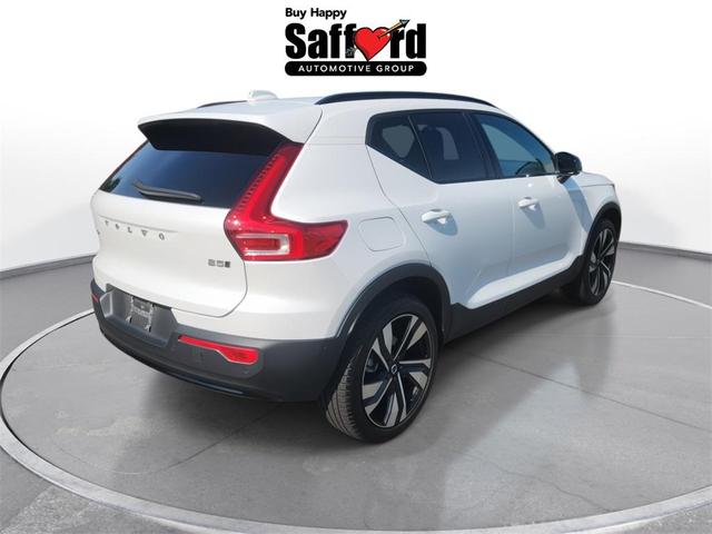 Photo of 2024 Crystal White Volvo XC40