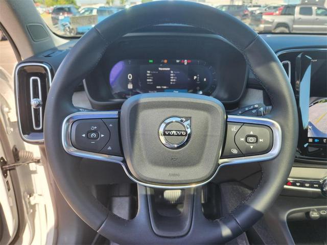 Photo of 2024 Crystal White Volvo XC40