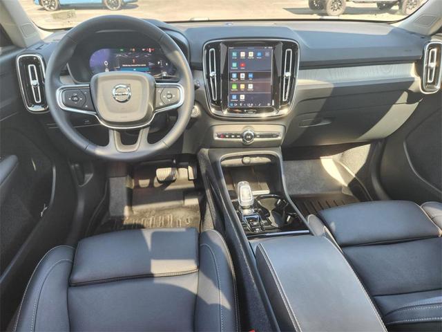 Photo of 2024 Crystal White Volvo XC40