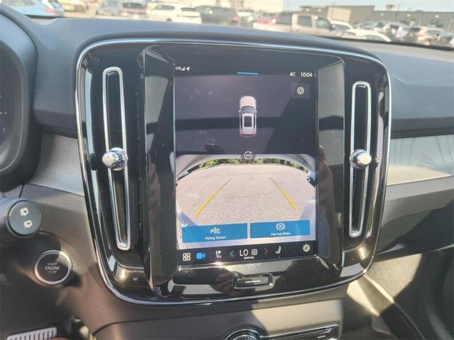 Photo of 2024 Crystal White Volvo XC40