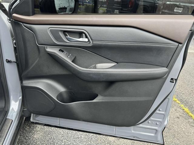 Photo of 2021 Boulder Gray Pearl/Super Black Nissan Rogue