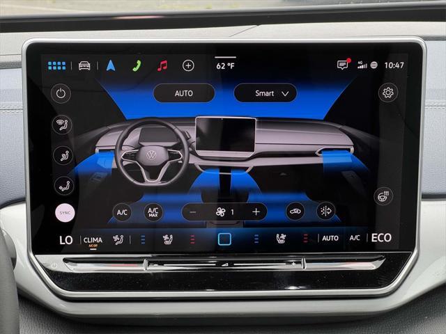 Photo of 2025 White Pearl Volkswagen ID.4